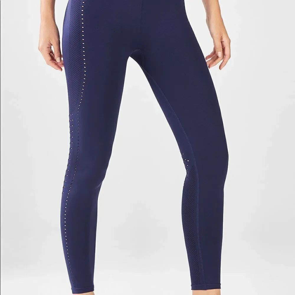 ✨ SculptKnit High-Waisted Mesh Capri✨